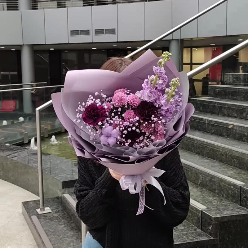 Букет из гвоздики, маттиолы и хризантемы