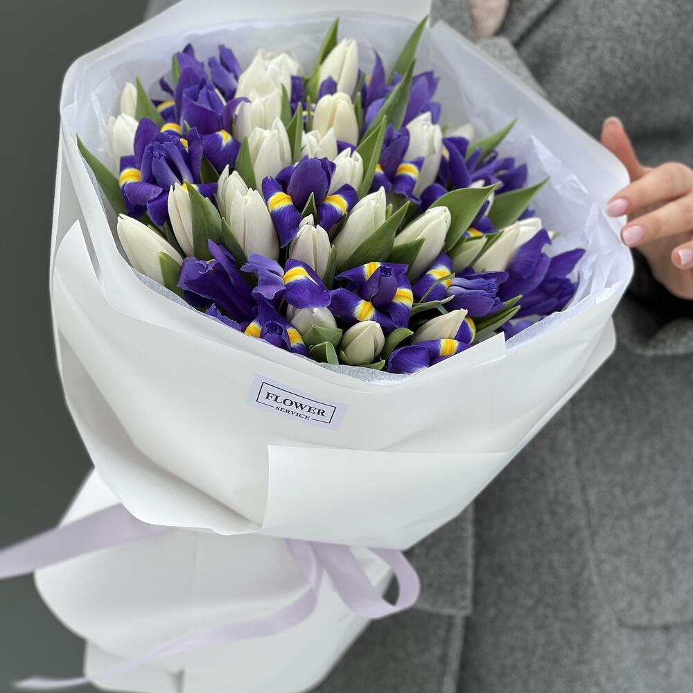 Букет Очарование из тюльпанов и ирисов