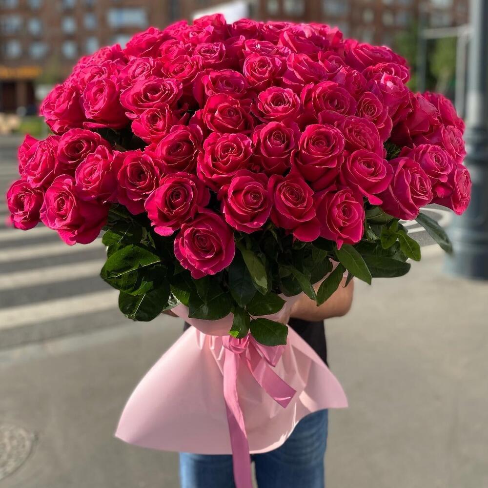 Букет из 101 малиновой розы